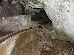 La source à l'intérieur du touron.