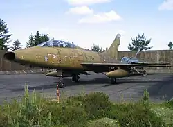 F-100F Super Sabre danois à la retraite depuis 1982.