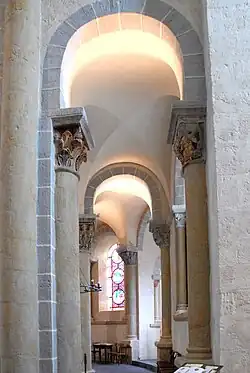 Accès sud au déambulatoire.