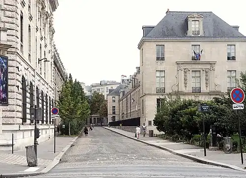 Rue de Sully depuis le boulevard Henri-IV.