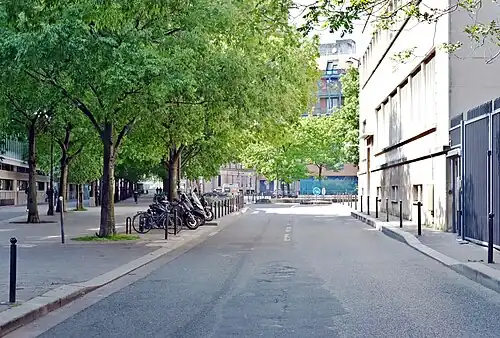 La rue vue depuis la rue de Rambouillet.