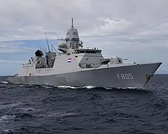 Destroyer hollandais HNLMS Evertsen de la classe De Zeven Provinciën.