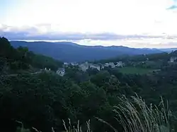 Le Pompidou, village de crête.