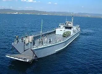 Le chaland de débarquement d'infanterie et de chars français Rapière.