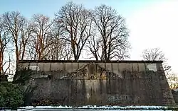 Fronton de la Porte de Colmar, déplacé dans le mur nord du bastion des Capucins.