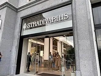 illustration de Stradivarius (vêtements)