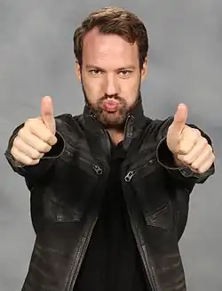 Falk Hentschel interprète Carter Hall / Hawkman.