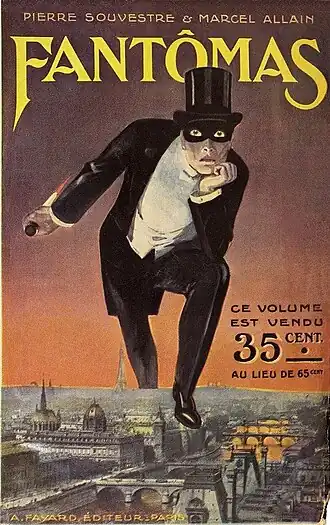 Couverture du premier volume de la série Fantômas coécrite par Pierre Souvestre et Marcel Allain, éditions Arthème Fayard, 1911.Artiste anonyme ; les illustrations de couverture des volumes suivants seront l'œuvre de Gino Starace« Restait à trouver une illustration saisissante pour la couverture du premier volume. Aucun des projets présentés n'étant assez percutant, Fayard suggère alors de fouiller dans le carton rempli d'affiches publicitaires, qu'un dessinateur éconduit a laissé dans son bureau. Marcel Allain y déniche un projet d'affiche concernant les « Pilules Pink pour personnes pâles ». Elle représente un homme masqué en habit de soirée qui enjambe les toits de Paris ; sa main droite laisse échapper dans le ciel une traînée de pilules. Une idée à creuser, mais dont l'auteur a omis de laisser nom et adresse. Il ne s'est jamais fait connaître depuis la naissance du mythe à l'imagerie duquel il a contribué malgré lui. Voici comment : « Puisque vous tenez à cette affiche, propose Fayard, il n'y a qu'à effacer la traînée de pilules, remplacer la boîte par un poignard, et ça fera l'affaire… » Ainsi est née, selon l'expression de Robert Desnos, une image classique de l'onirologie parisienne. Elle n'a cessé d'inspirer illustrateurs et peintres. L'un d'eux, Magritte, s'est borné à la reproduire en remplaçant le poignard par une rose. »,« La 1re&nbsp;couverture de cette dernière série [Fantômas], reproduite ci-dessous est anonyme. Il s'agit en fait d'un montage effectué à partir d'un projet d'affiche publicitaire retouché pour les besoins de la cause. »,Artiaga et Letourneux 2013, p.&nbsp;19. .