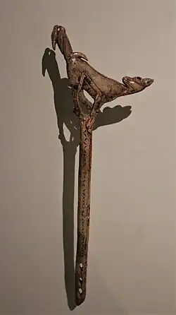 Vue intégrale du propulseur orné dit Le faon aux oiseaux.