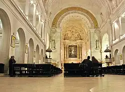 À l'intérieur de la Basilique de Notre-Dame du Rosaire de Fátima.