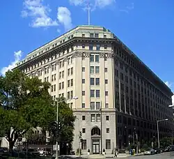 Levy a effectué un stage au bureau central du Bureau fédéral des prisons à Washington, D.C.
