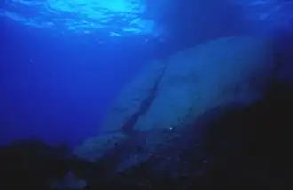 Morceau du pilier tombé lors de l'effondrement d'avril 2012.