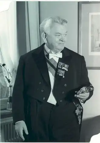 Fernand Dehousse avec décorations