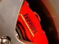 Freins Brembo carbone/céramique sur une Ferrari California.