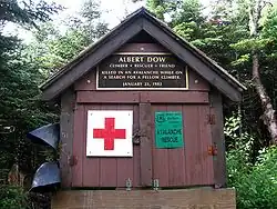 Cache de premiers secours au mont Washington dans le New Hampshire.