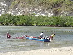 Pêcheurs à Moya (Petite-Terre).