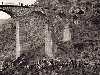 Sauvetage des survivants après l'accident.