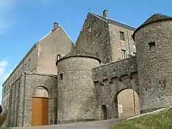 Porte fortifiée à Flavigny-sur-Ozerain