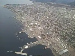 Vue aérienne de la ville québécoise de Sept-Îles