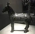 Verseuse à vin en forme d'ânon. Xe&nbsp;siècle&nbsp;av. J.-C. Bronze. Pièce découverte à Licun, Meixian, Shaanxi en 1955. National Museum of China, Beijing
