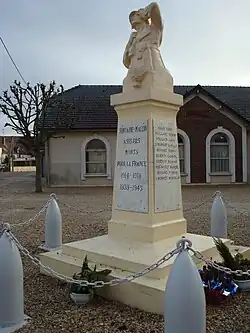 Le monument aux morts.