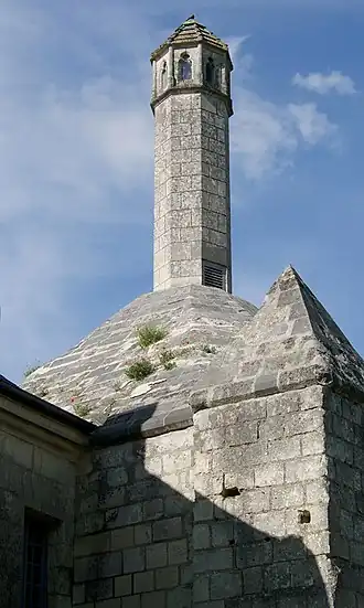La lanterne des morts sur la chapelle Sainte-Catherine.