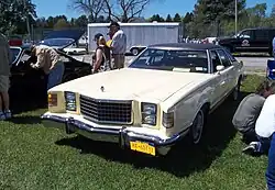 Ford LTD II Brougham 4 portes
