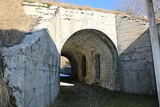 Porche de l'entrée vu depuis la cour intérieure