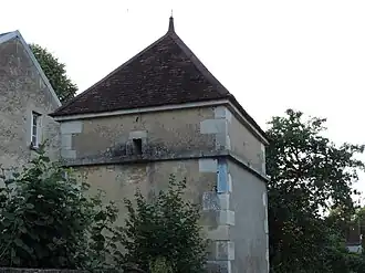 Tour située sur le parcours oriental de l'ancienne muraille fortifiée (chemin du Montivieux).