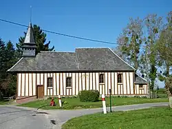 Le côté sud de l'église.