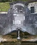 Charles Martel aurait selon la tradition tué un ours au lieudit la fontaine de l'ours à Andenne.
