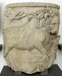 Fragment de sarcophage avec lion et antilope (IIIe&nbsp;siècle).
