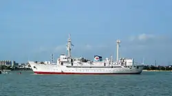 La frégate remorquée pour son carénage (oct. 2026)
