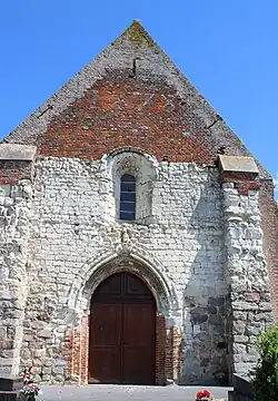 Façade de  l'église avec l'inscription "1678".