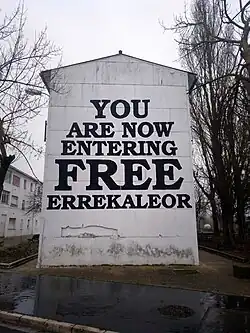 Fresque rappelant le message "You are now entering Free Derry"