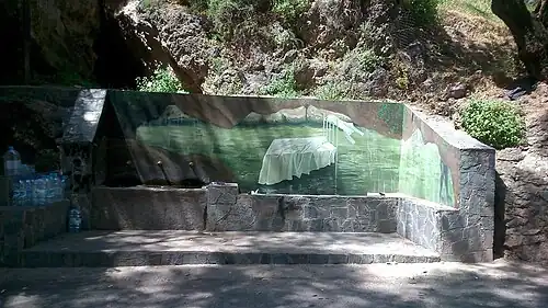 Une fontaine en ville