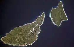 Futuna et Alofi vues depuis l'espace (image orientée vers l'ouest).