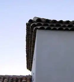 Génoise en Provence : angle arrondi.