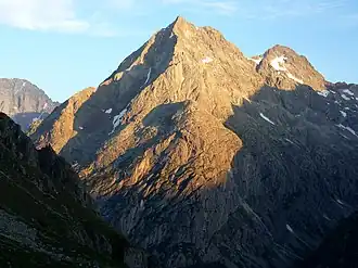 Grande aiguille de la Bérarde au soleil couchant