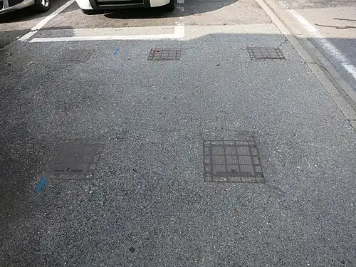 Puits pour l'insertion des rails de la barricade routière sud.