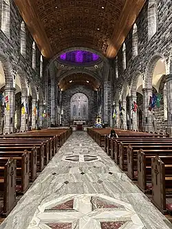 La nef vers le chœur.