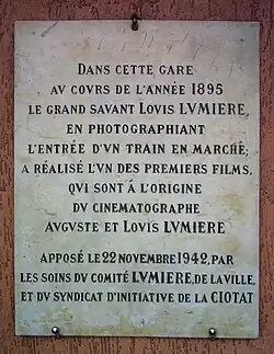 Plaque commémorant le tournage du film, apposée en 1942 dans la gare de La Ciotat.