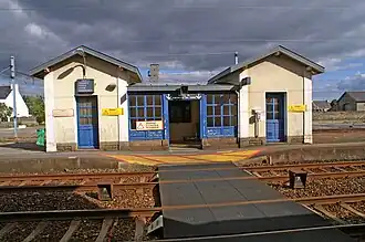 Abri et passage de niveau.