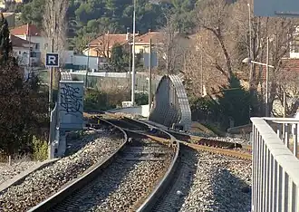 Raccordement voies A et B avant le viaduc.