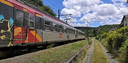 Un TER arrêté en gare.