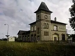 Le bâtiment voyageurs, côté ligne Berthelming&nbsp;– Sarreguemines.