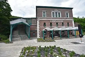 Bâtiment reconverti en restaurant.