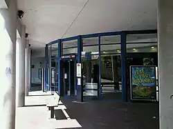 L'entrée du bâtiment voyageurs.