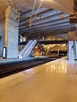 Quais, escaliers et passerelle.