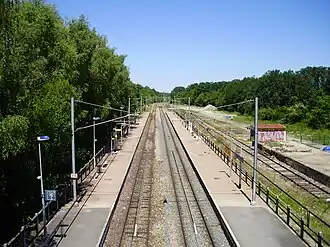 Avec voie et quai marchandises.